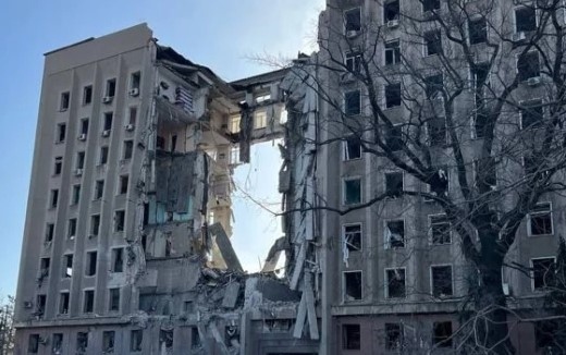 Руски удар порази 9 етажната сграда на регионалното правителство в южния